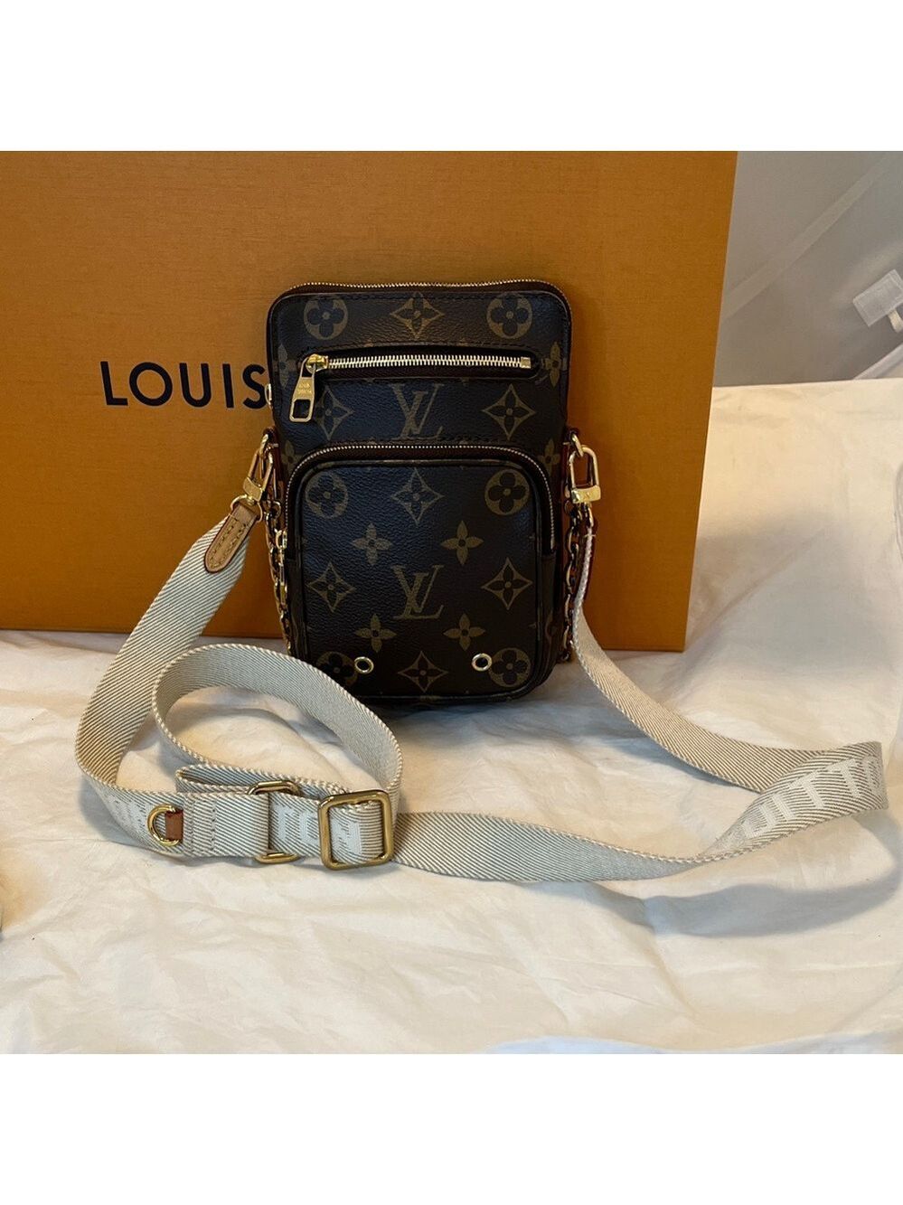 Louis Vuitton Monogram Utility Phone Sleeve Bag - Picture 14 of 16